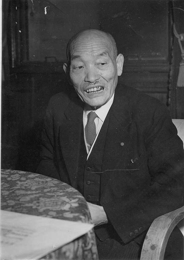 岡崎栄松市長